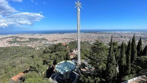 Merlí, la atracción de caída libre del Tibidabo, en Barcelona.