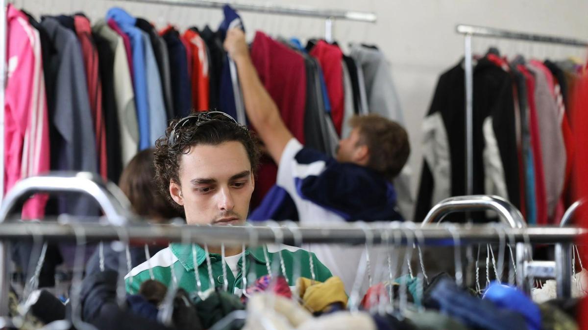 Vuelve a Zaragoza Jaleo Village, un mercado vintage con chaquetas, camisetas y pantalones de marca por diez euros