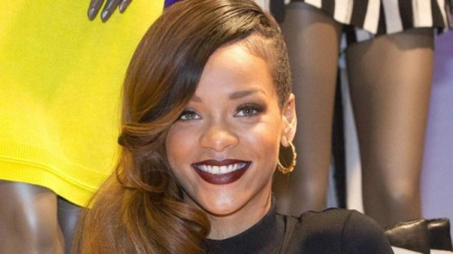 Rihanna suspende su gira por una laringitis