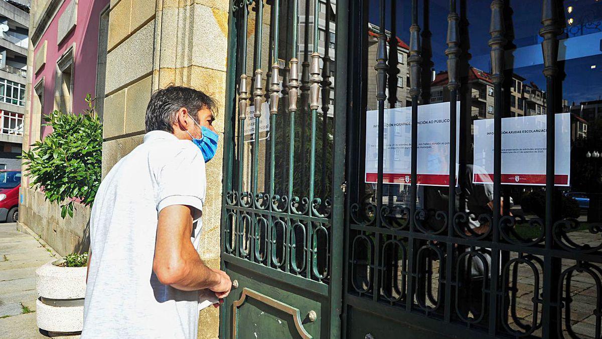 El Concello de Vilagarcía permanecerá cerrado al público al menos hasta el lunes.