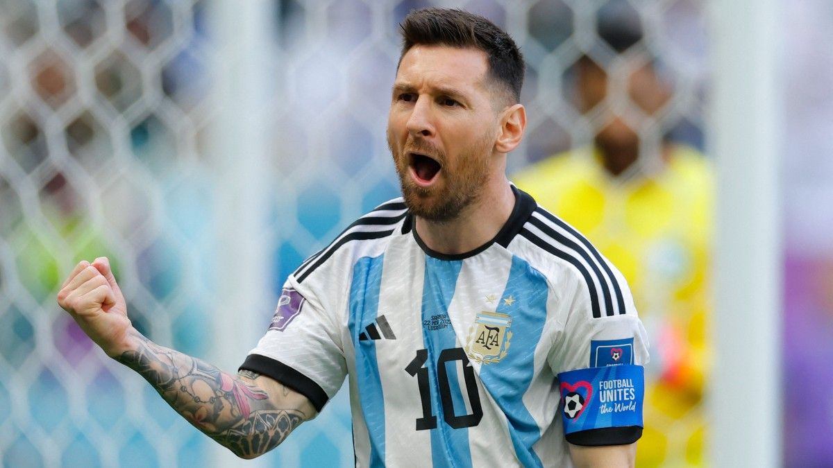 Leo Messi celebra su gol anotado ante Arabia Saudí
