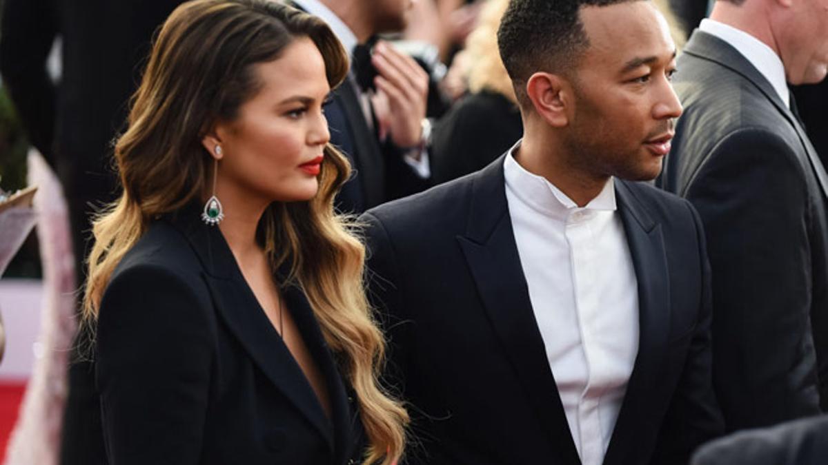 Chrissy Teigen y John Legend en su llegada a los Premios SAG 2017