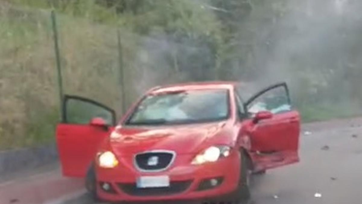 Uno de los coches accidentados en Corvera.