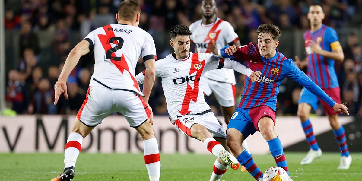 Gavi, durante el encuentro ante el Rayo Vallecano