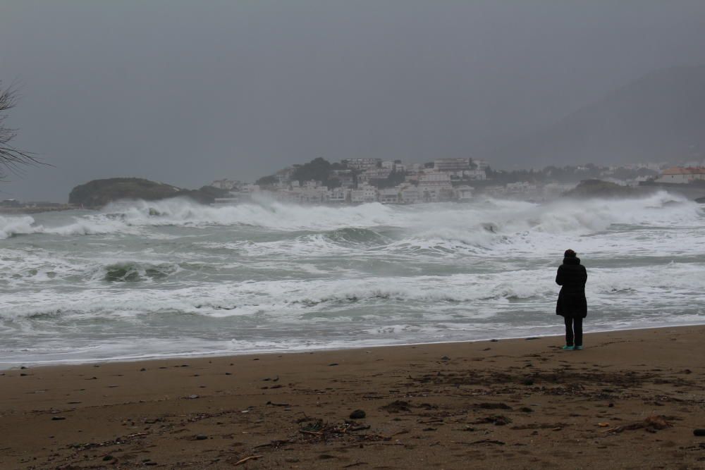 El temporal castiga la costa empordanesa