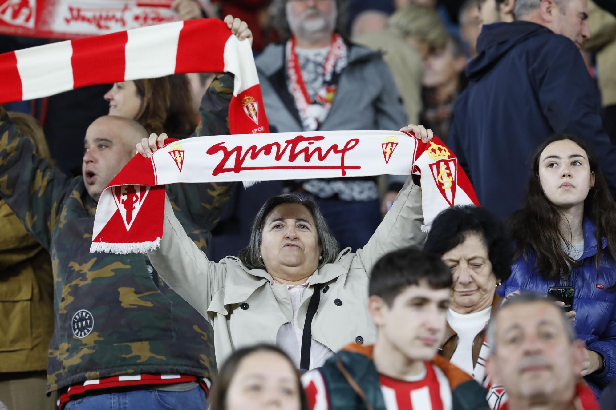 En imágenes: así fue el duelo entre Sporting y Albacete en El Molinón