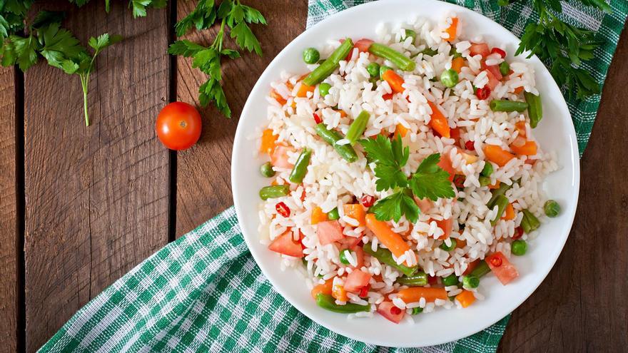 Arroz blanco con verduras