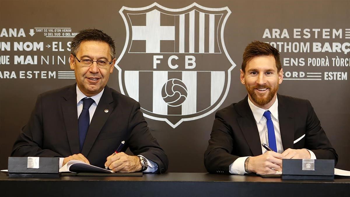 Bartomeu y Messi firman en noviembre del 2017 la última renovación del astro hasta el 2021.
