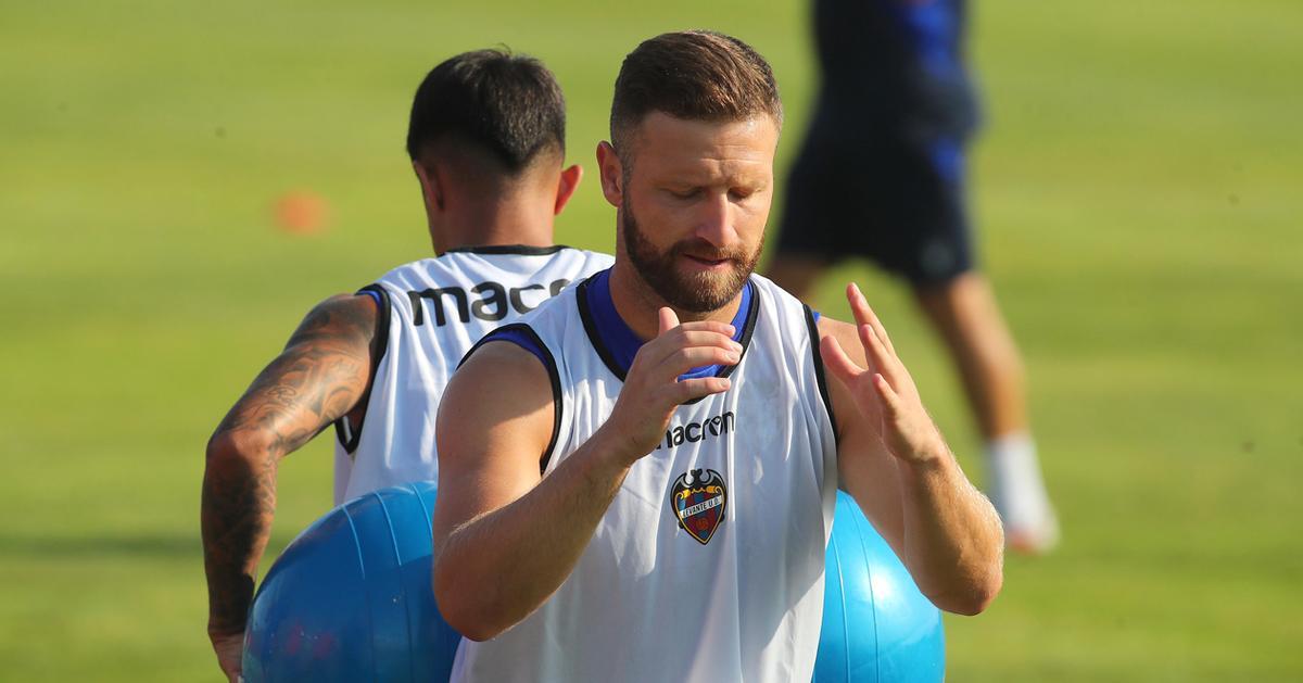 Mustafi, durante un entrenamiento