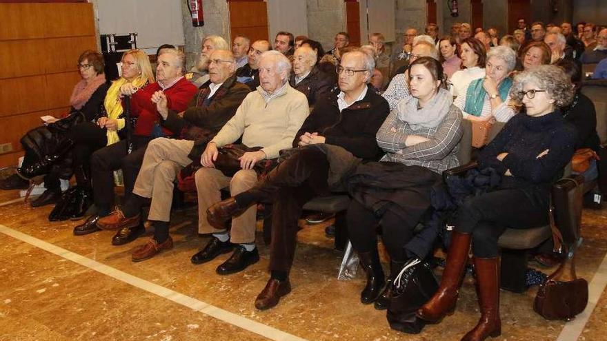 El público que asistió a la charla en el Auditorio do Areal. // Alba Villar