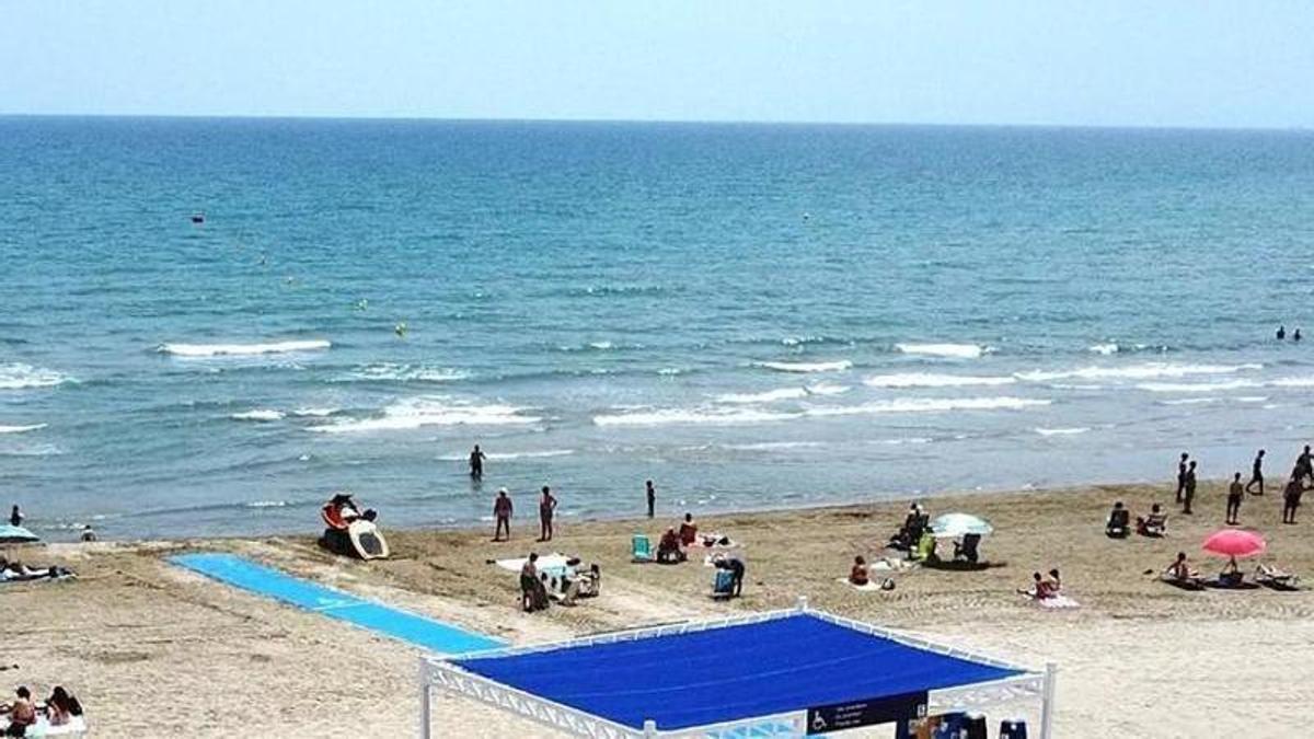 Imagen de la playa del Pinar de Castelló.