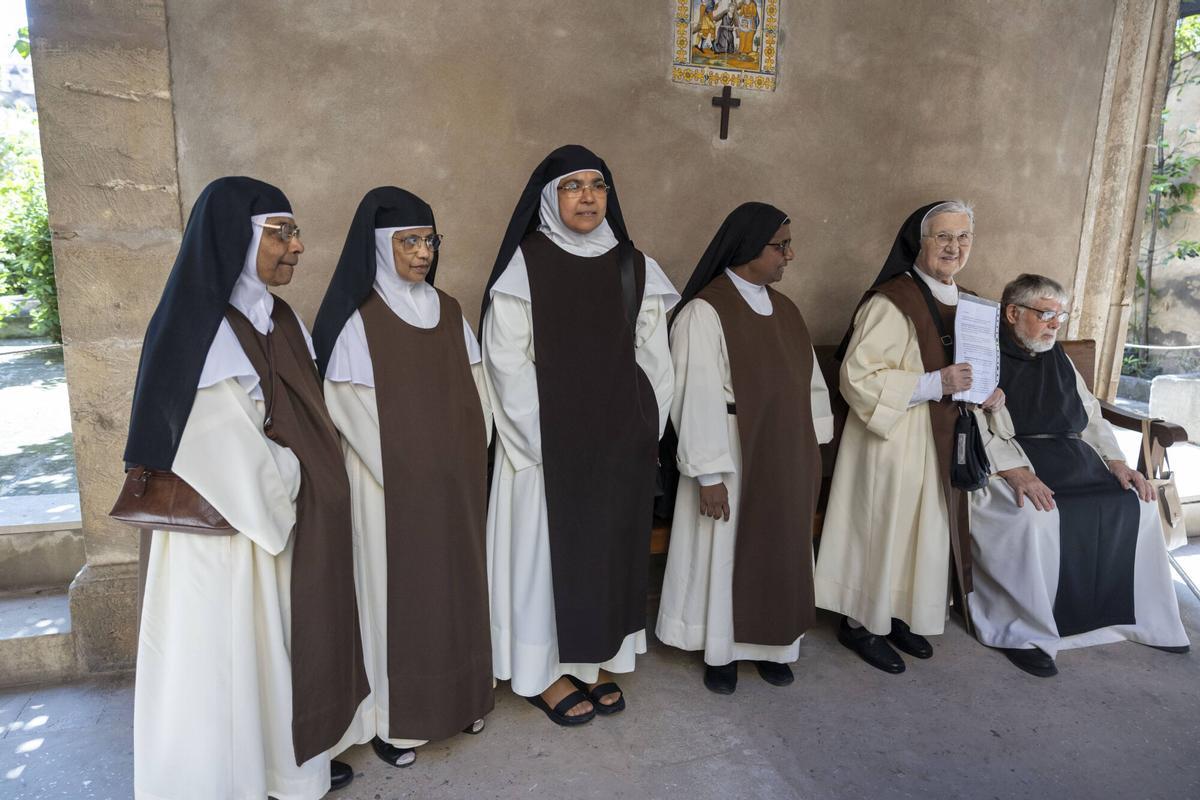 La rueda de prensa de las religiosas del monasterio de Santa Isabel en imágenes