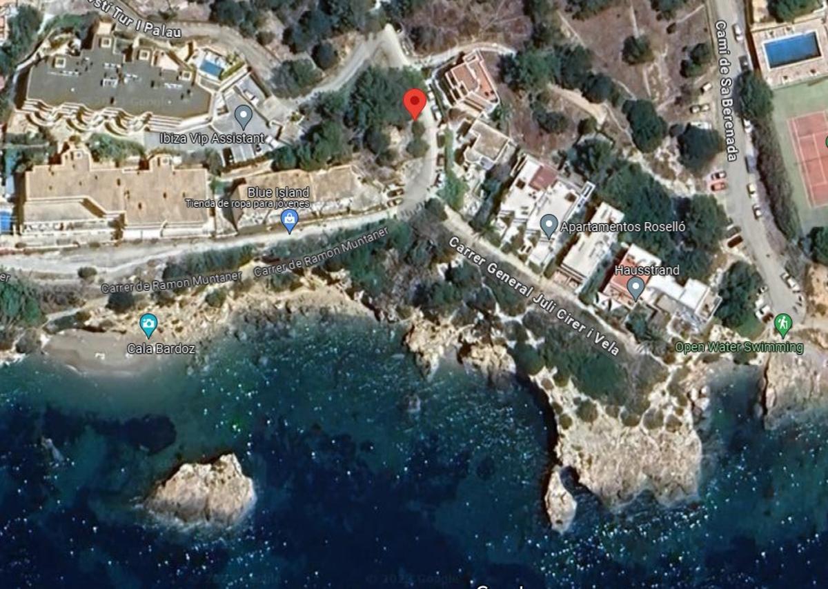 En el punto rojo, localización exacta de la cueva.