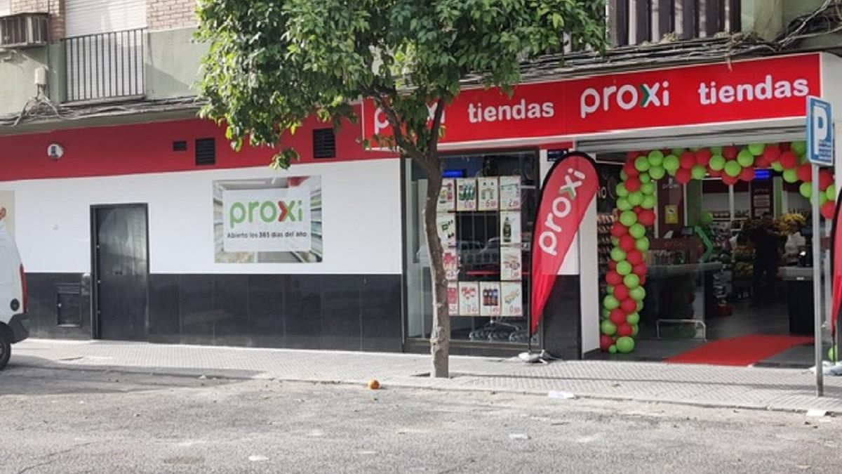 Tienda Proxi en el barrio de la Fuensanta.