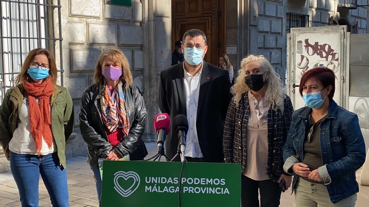 Foto de familia de los representantes de Unidas Podemos, este lunes en Málaga.