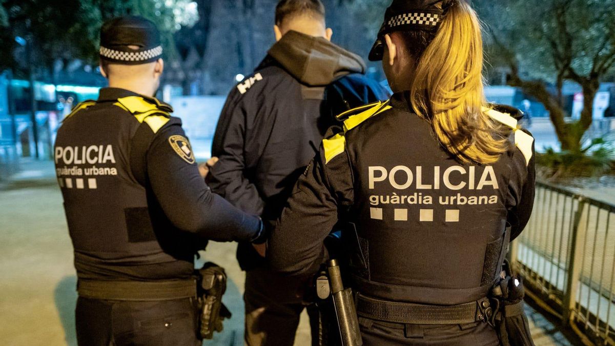 Roba un móvil en Barcelona mientras la víctima hace una videollamada y lo detienen por una captura de pantalla de su cara