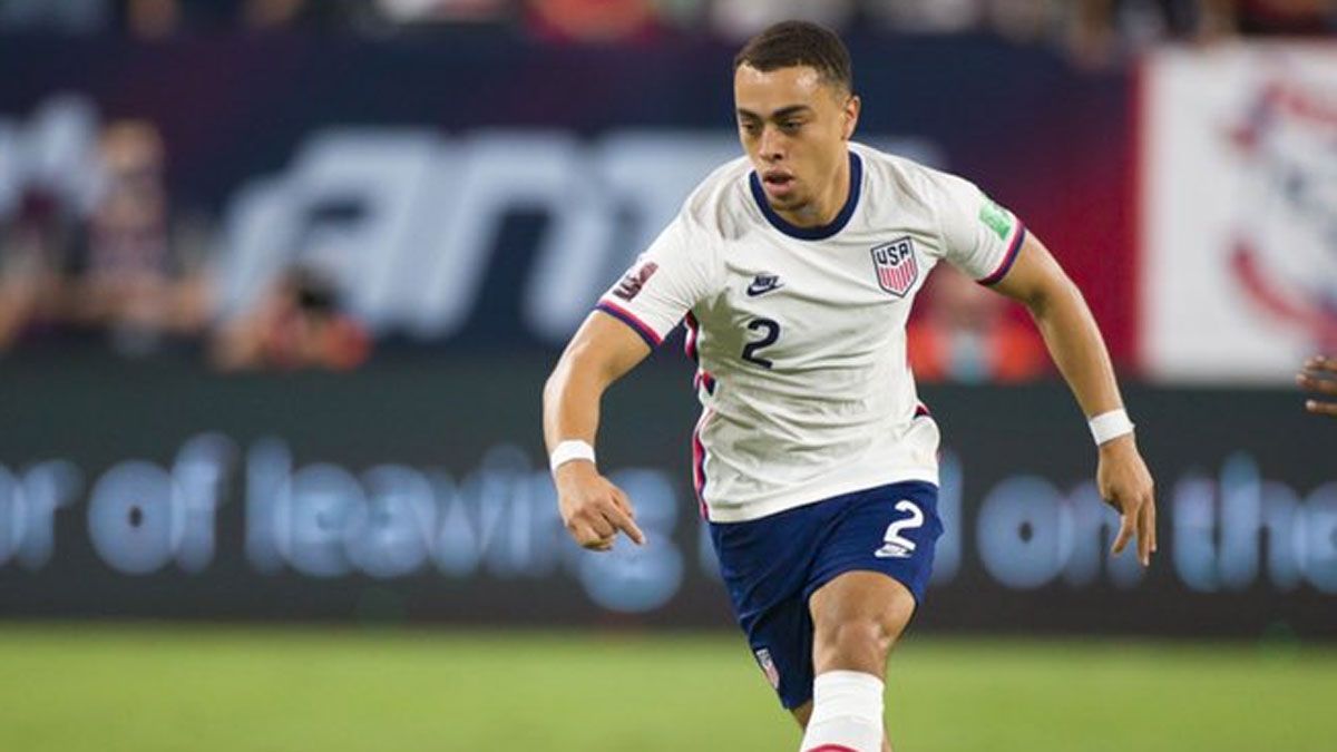 Sergiño Dest en el partido entre Estados Unidos y Canadá