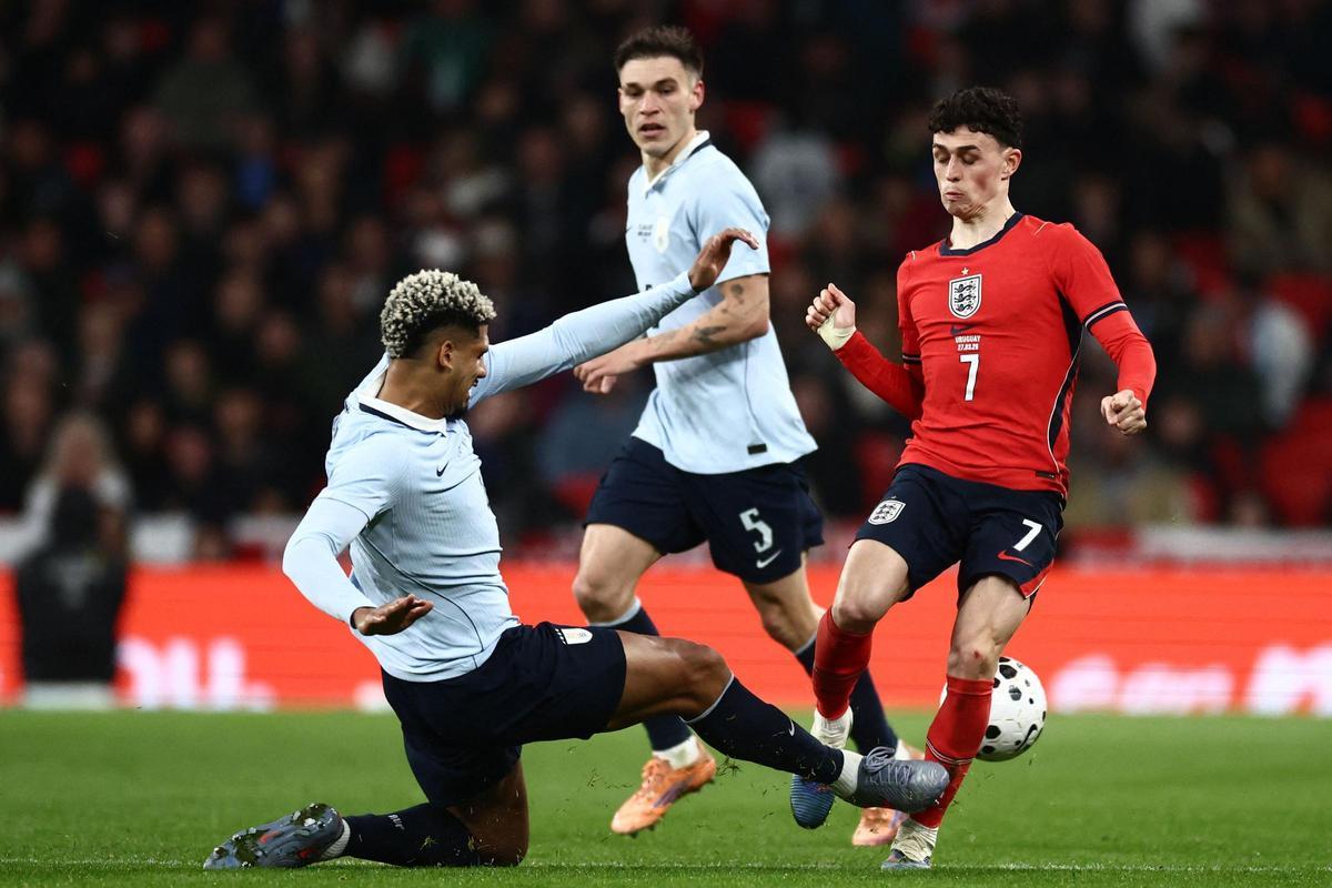 Ronald Araujo, en su entrada a Phil Foden en Wembley.