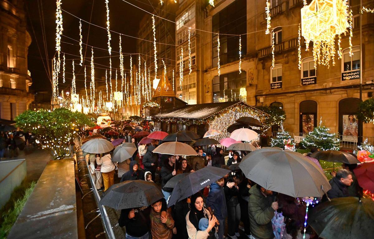 Vigo enciende la Navidad más grande de su historia ante miles de personas
