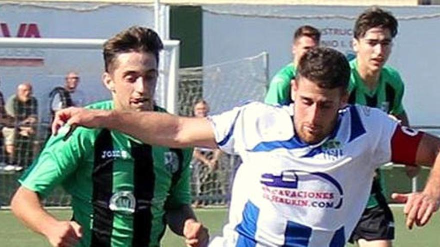 Samuel Galán, durante un partido reciente con el Alhaurín de la Torre.