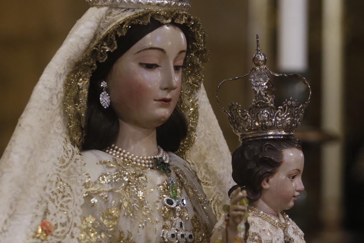 Martes y trece en San Lorenzo, colas para visitar a la Virgen de los Remedios