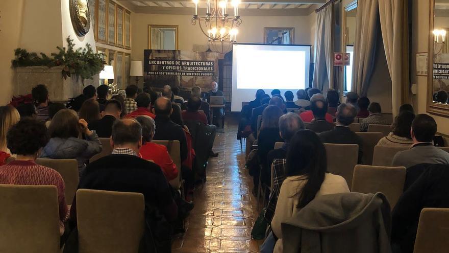 La habitabilidad de la arquitectura y los oficios tradicionales a debate en Jarandilla de la Vera