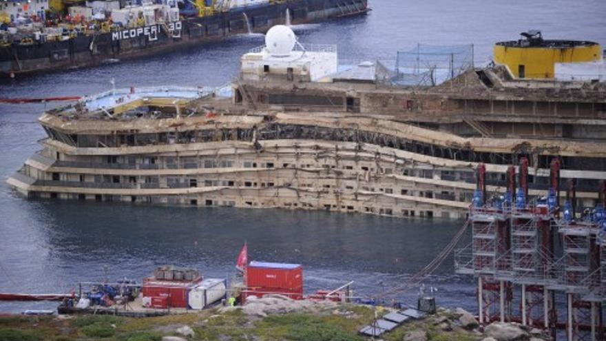 Operación para enderezar el Costa Concordia