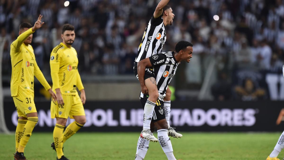 Un instante del Atlético Mineiro - Emelec.