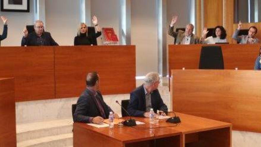 Vicent Torres volvió ayer a presidir un pleno del Consell.