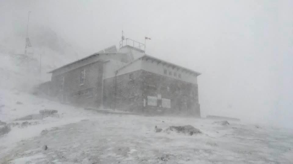 Nieve en el Refugio del Urriellu.