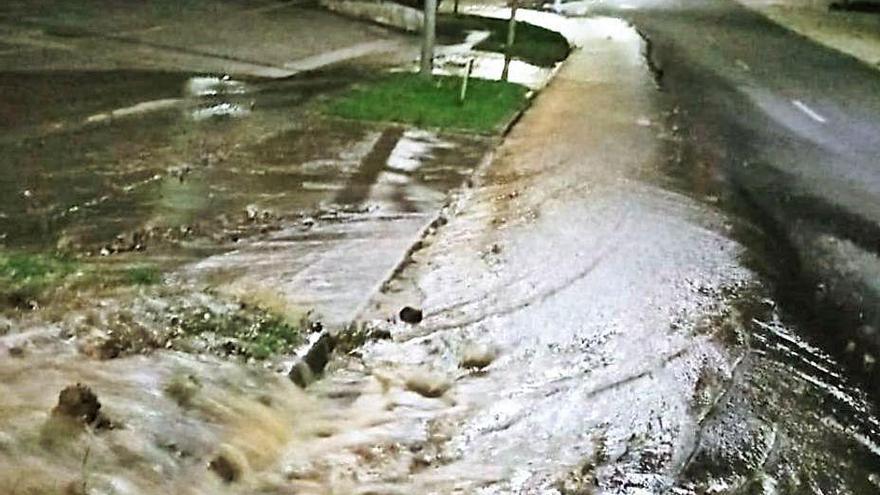 Inundación el pasado mes en el polígono de Bergondo.