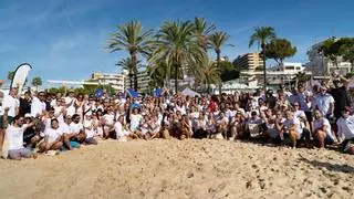 La cuarta edición de la Vuelta a Sa Porrassa reúne a cientos de amantes del mar