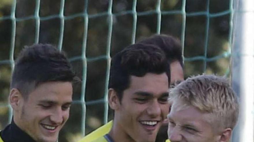 Wass (derecha), en el entrenamiento del pasado lunes. // Alba Villar