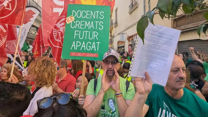 Manifestación en Les Corts en el noveno día de la huelga de profesores