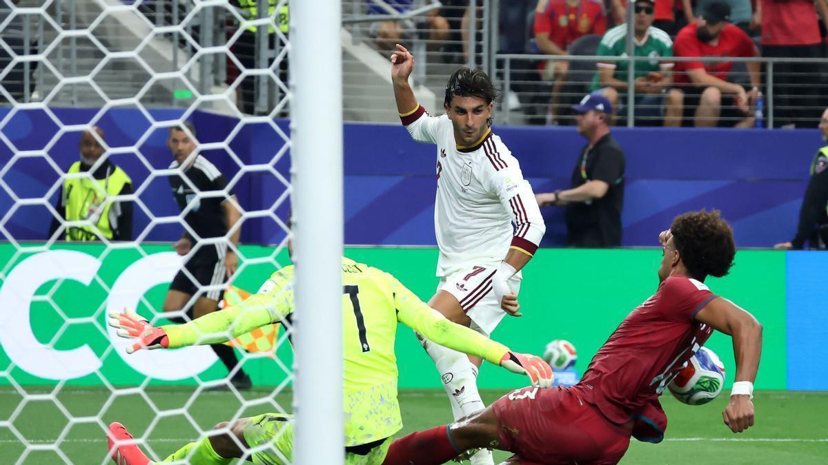 Mikel Merino sobre Luis de la Fuente: "Le intento devolver todo lo que me ha dado con compromiso y respeto"