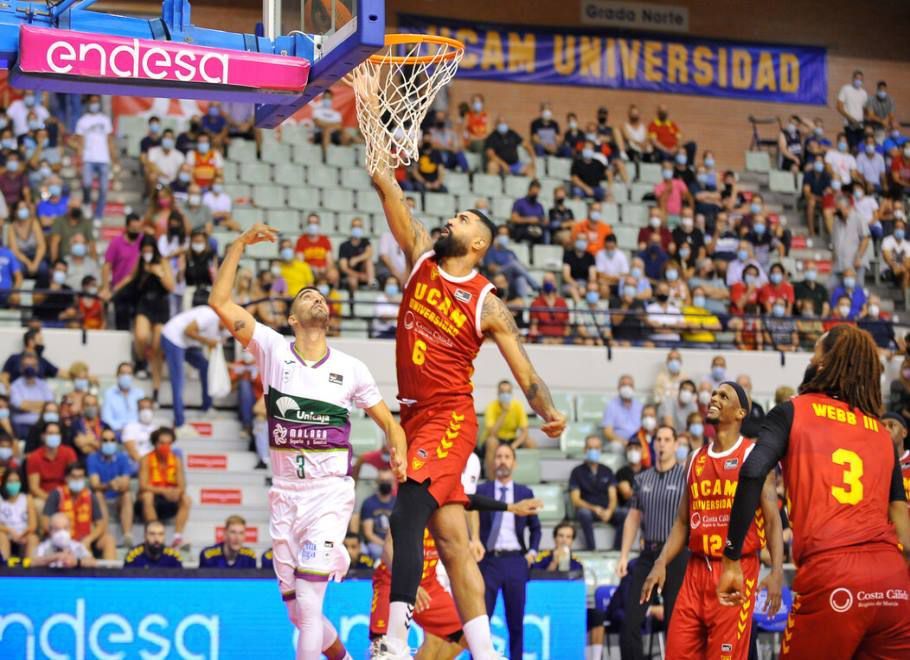 El Unicaja gana en la pista del UCAM Murcia