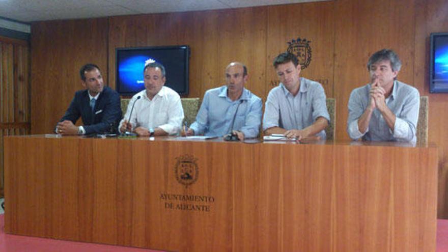 De izquierda a derecha; Tomás Jofresa, Mariano Postigo, Juan Seva, Antonio Gallego y Daniel Adriasola