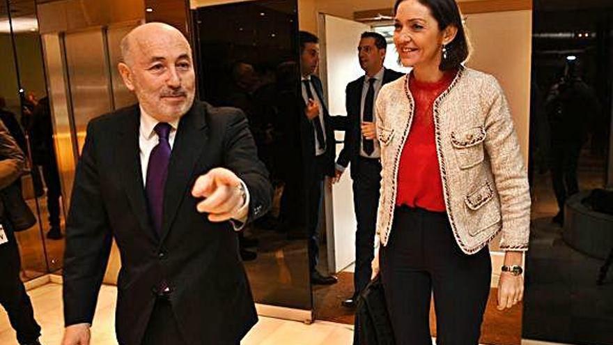 El delegado del Gobierno, Javier Losada, y la ministra Reyes Maroto, el pasado febrero en A Coruña.