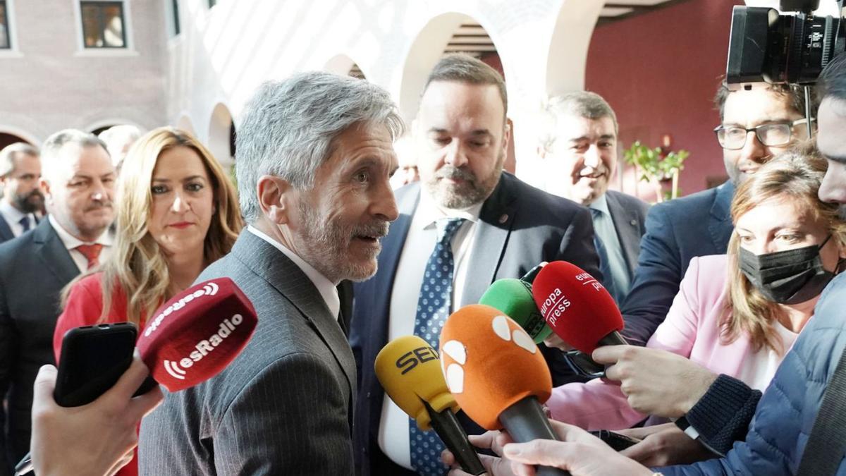 El ministro Fernando Grande-Marlaska atiende a los medios de comunicación, ayer en Valladolid.