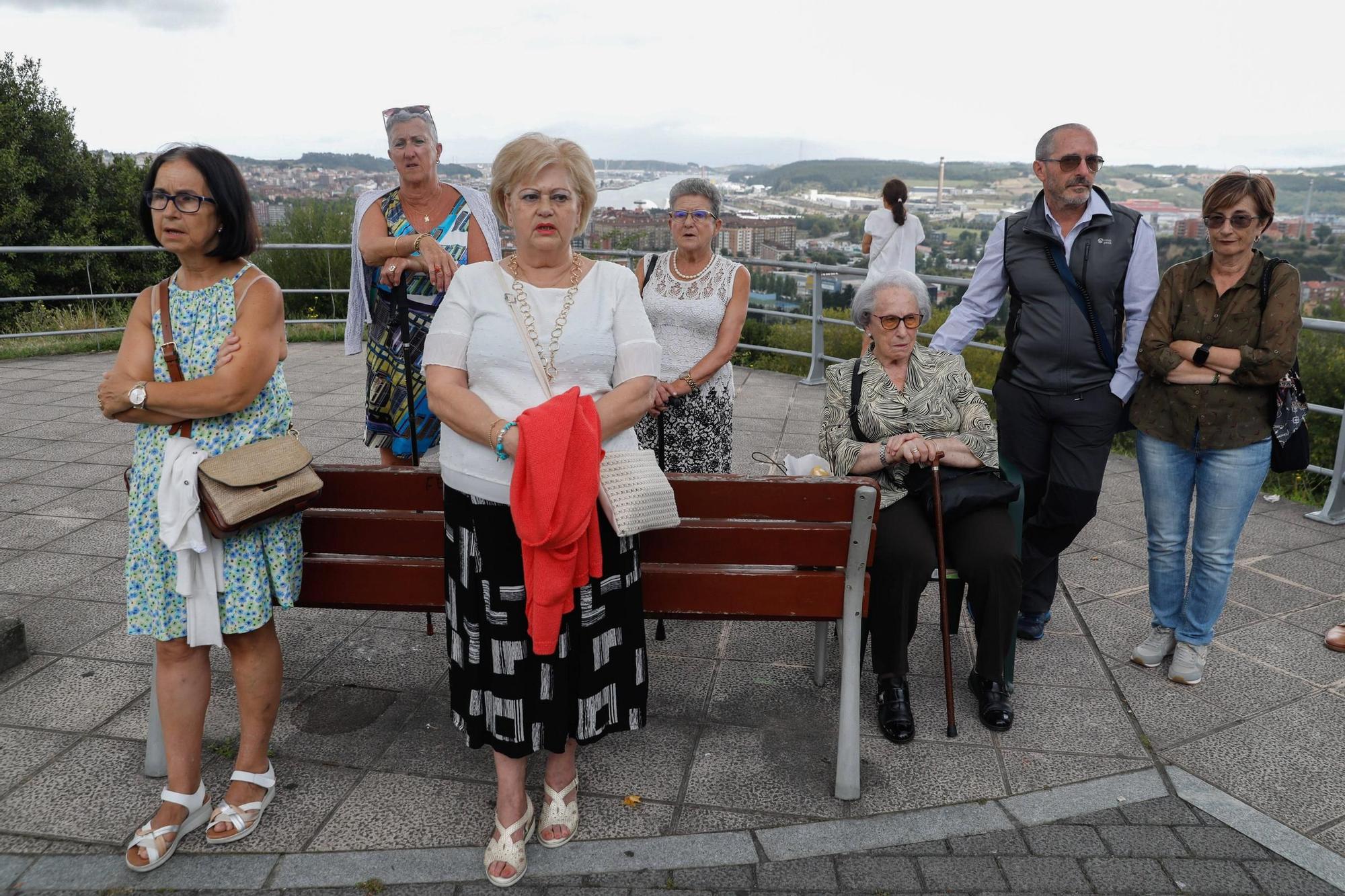 Misa en la ermita con motivo del día de Nuestra Señora de la Virgen de La Luz, en imágenes