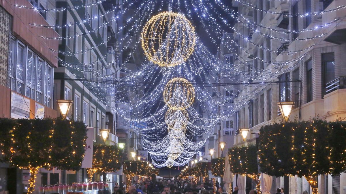 Iluminación especial de fiestas de la calle Concepción de Torrevieja