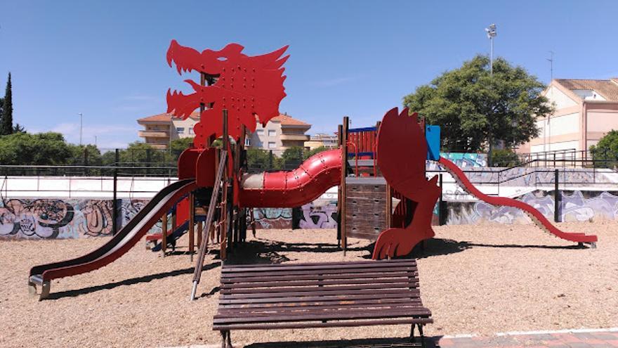 Adiós al dragón del parque de Los Castellanos de Cáceres