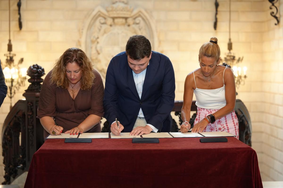Firma del acuerdo este lunes.