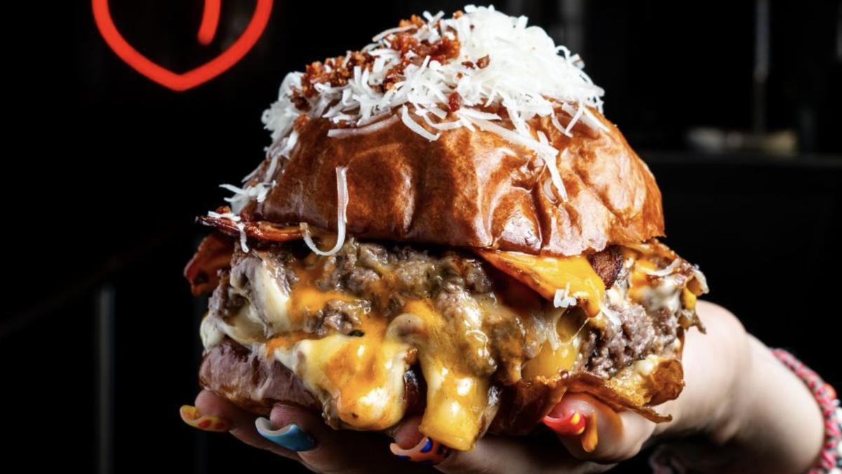 Unas de las hamburguesas más bestias de Porneat.