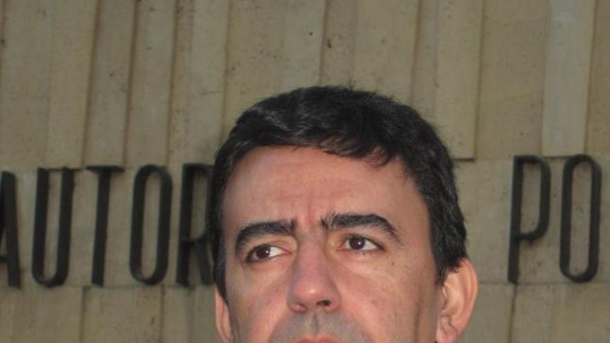 El portavoz del grupo socialista en el Parlamento andaluz, Mario Jiménez, ha asegurado este martes que el PP &quot;no quiere a Andalucía&quot; y ha pedido &quot;una disculpa pública&quot; del PP, del presidente nacional del partido, Mariano Rajoy, y del presidente andaluz, Javier Arenas, a los andaluces y a los niños de Andalucía, tras las declaraciones de la vicesecretaria general del PP y responsable de campaña para las elecciones del 20N, Ana Mato, que ha asegurado que en Andalucía se han visto niños en los periódicos que &quot;están en el suelo en las escuelas&quot;.