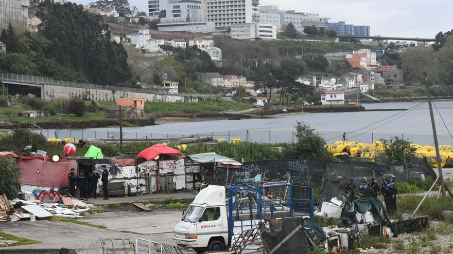 Despliegue policial en A Pasaxe para el desalojo del poblado chabolista