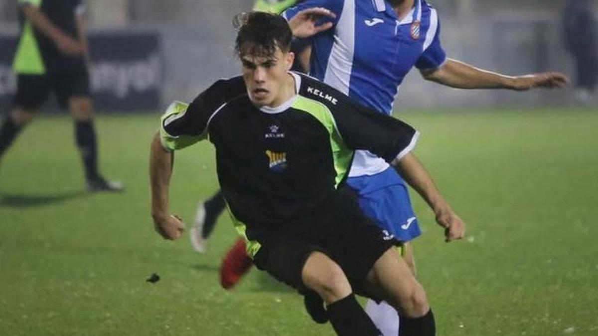 Pep Chavarría amb el primer equip del Figueres, en un partit contra l'Espanyol.