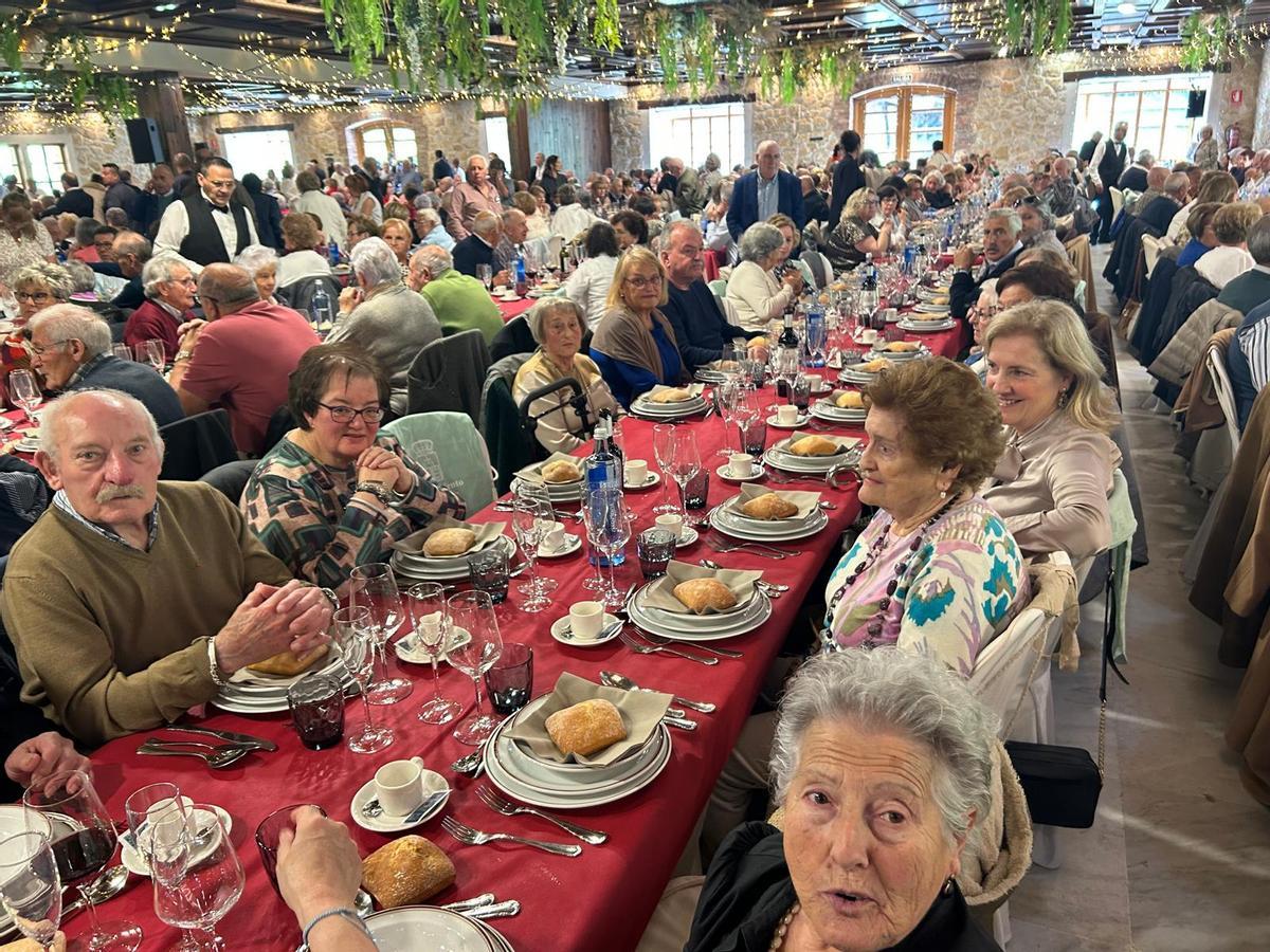 EN IMÁGENES: Comida por San Isidro de los jubilados de Llanera