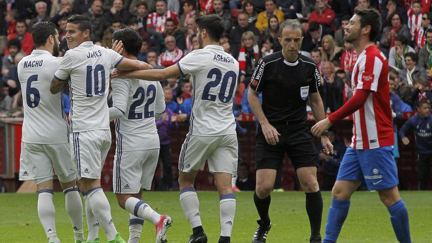 Un gran Isco sale al rescate del Real Madrid en Gijón