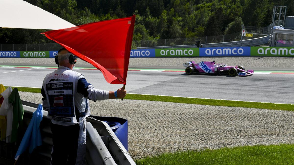 La bandera roja en la Fórmula 1 es una señal universalmente reconocida que indica una interrupción inmediata de la sesión de práctica, clasificación o carrera.